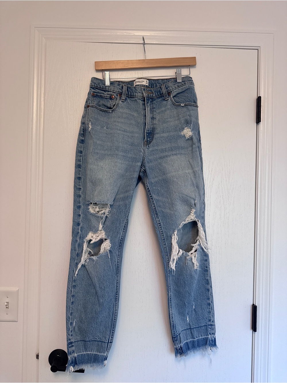 Abercrombie & Fitch High Rise Mom Jeans